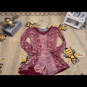 Billabong romper boho size small 🦋